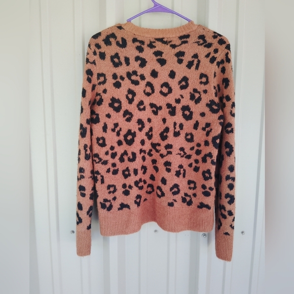 Women's Old Navy Leopard Animal Print Crewneck Crew Neck Sweater Size Medium - Picture 2 of 2